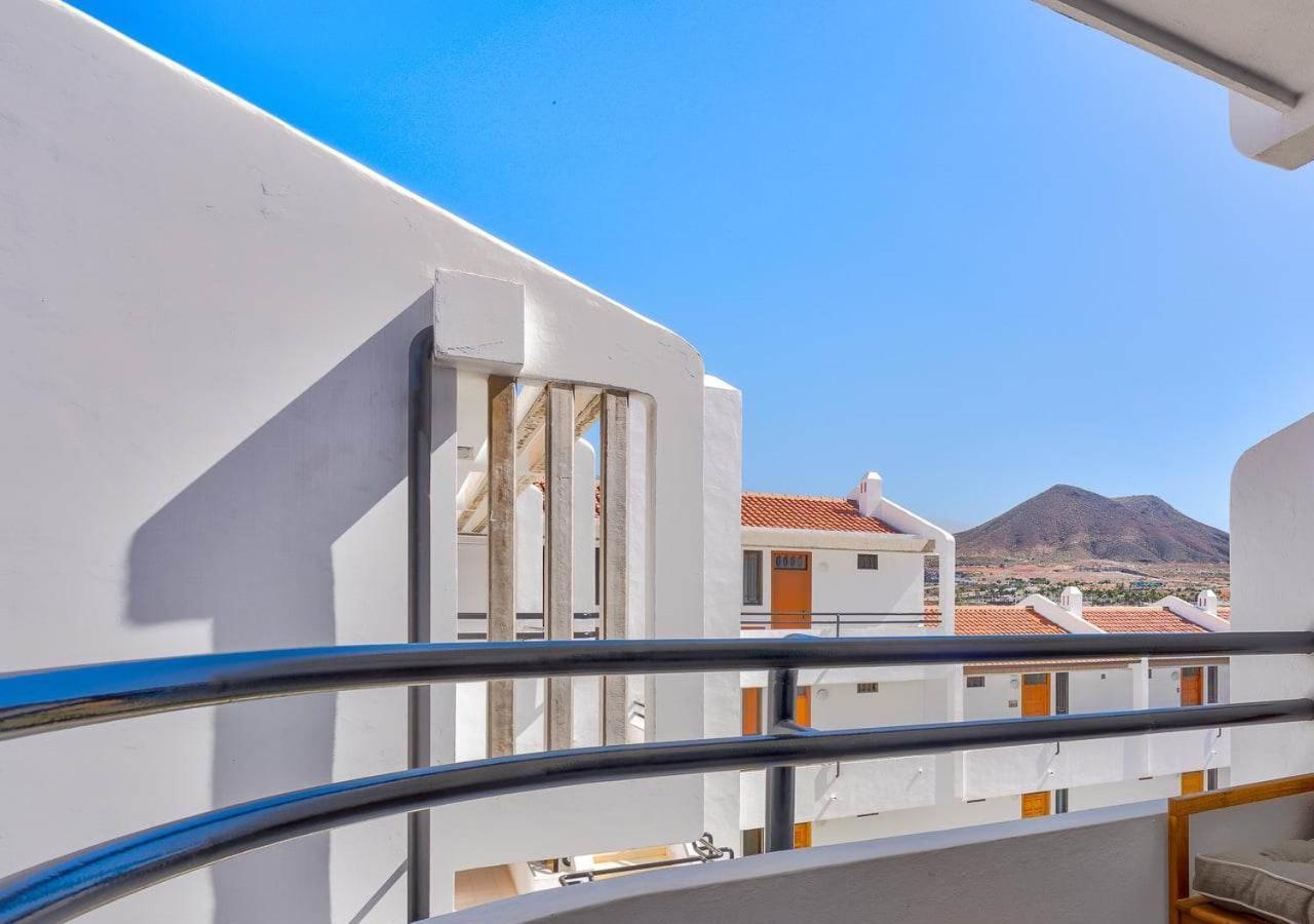 Stylish Flat And Pool With 3 Rooms, Sleeps 6, Los Cristianos ロスクリスティアーノス エクステリア 写真