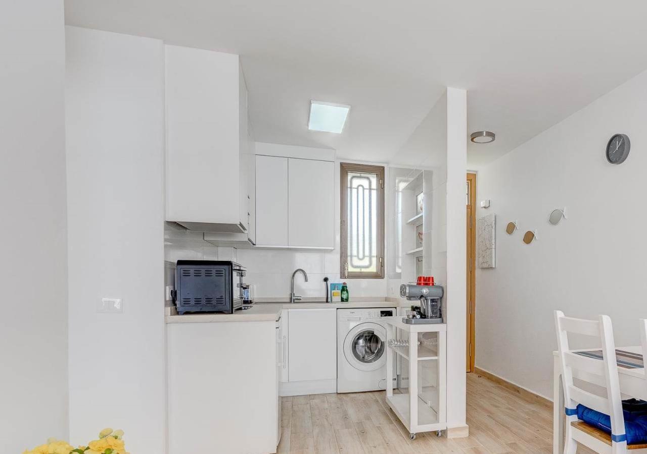 Stylish Flat And Pool With 3 Rooms, Sleeps 6, Los Cristianos ロスクリスティアーノス エクステリア 写真