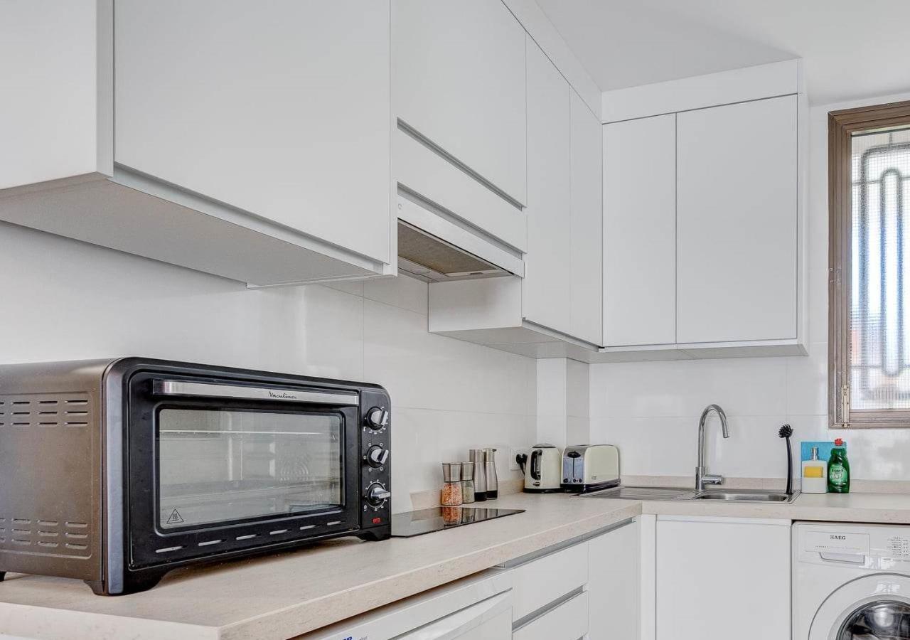 Stylish Flat And Pool With 3 Rooms, Sleeps 6, Los Cristianos ロスクリスティアーノス エクステリア 写真
